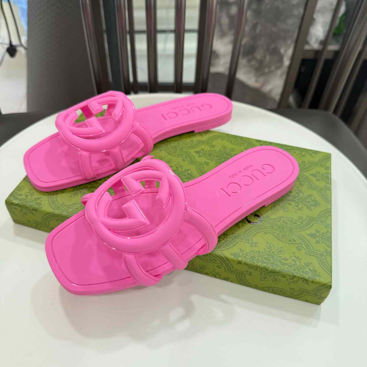 Gucci Wmns Interlocking G Slide Sandal - DesignerGu