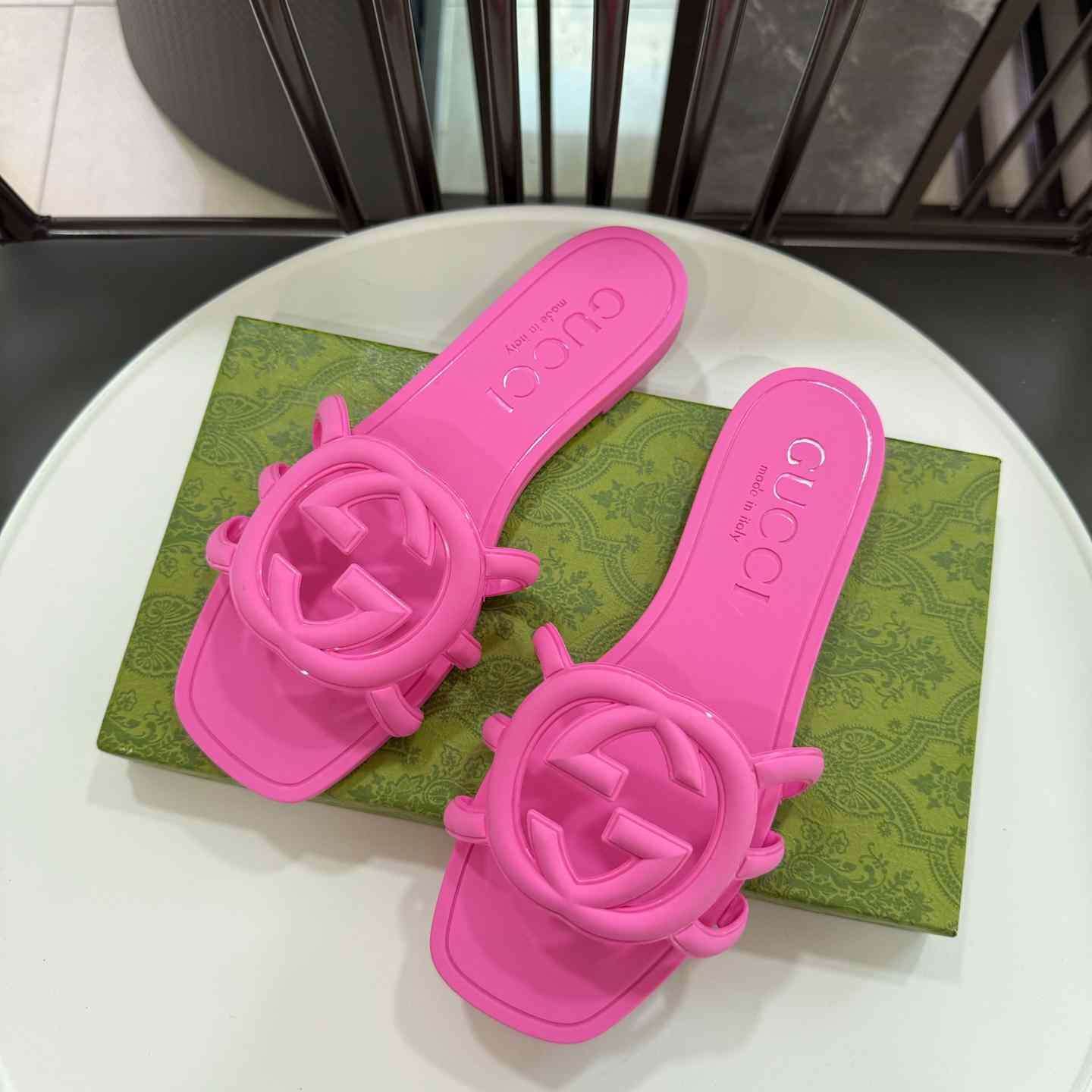 Gucci Wmns Interlocking G Slide Sandal - DesignerGu