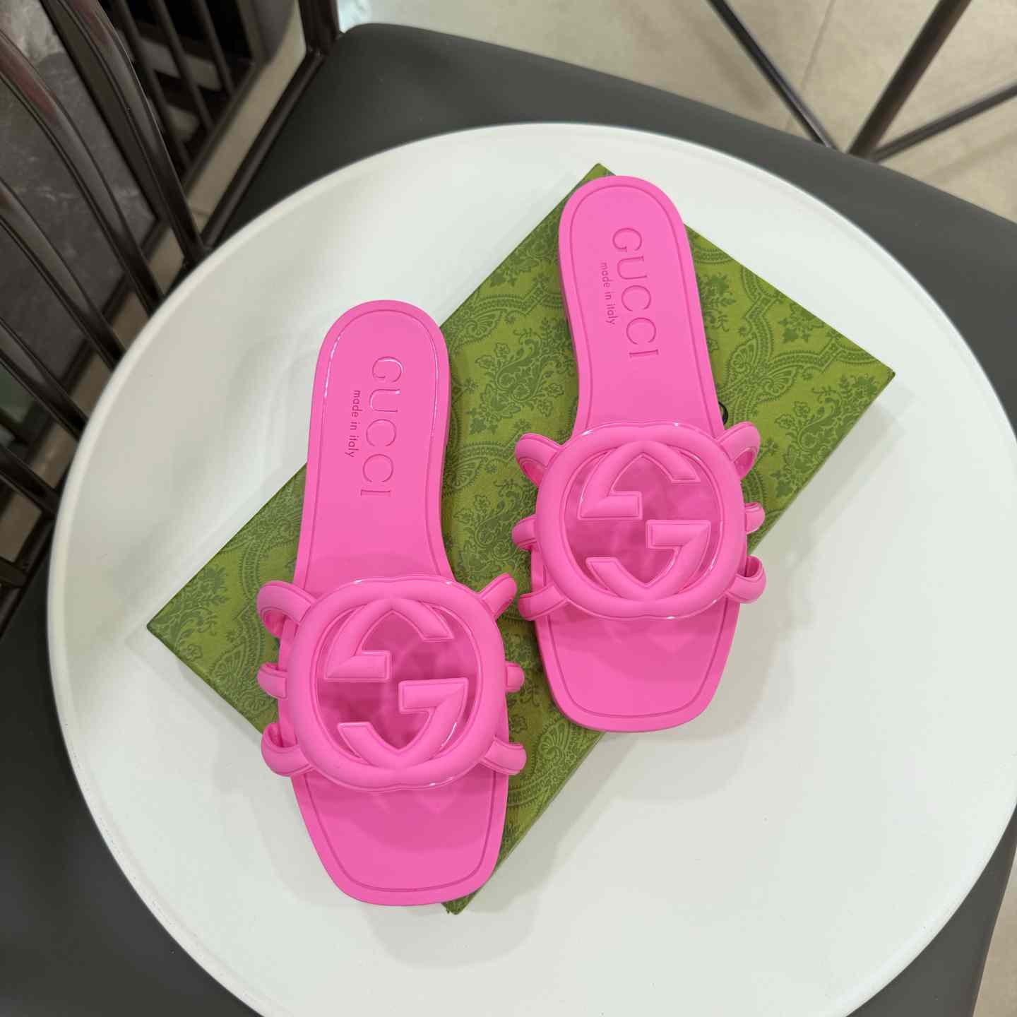 Gucci Wmns Interlocking G Slide Sandal - DesignerGu