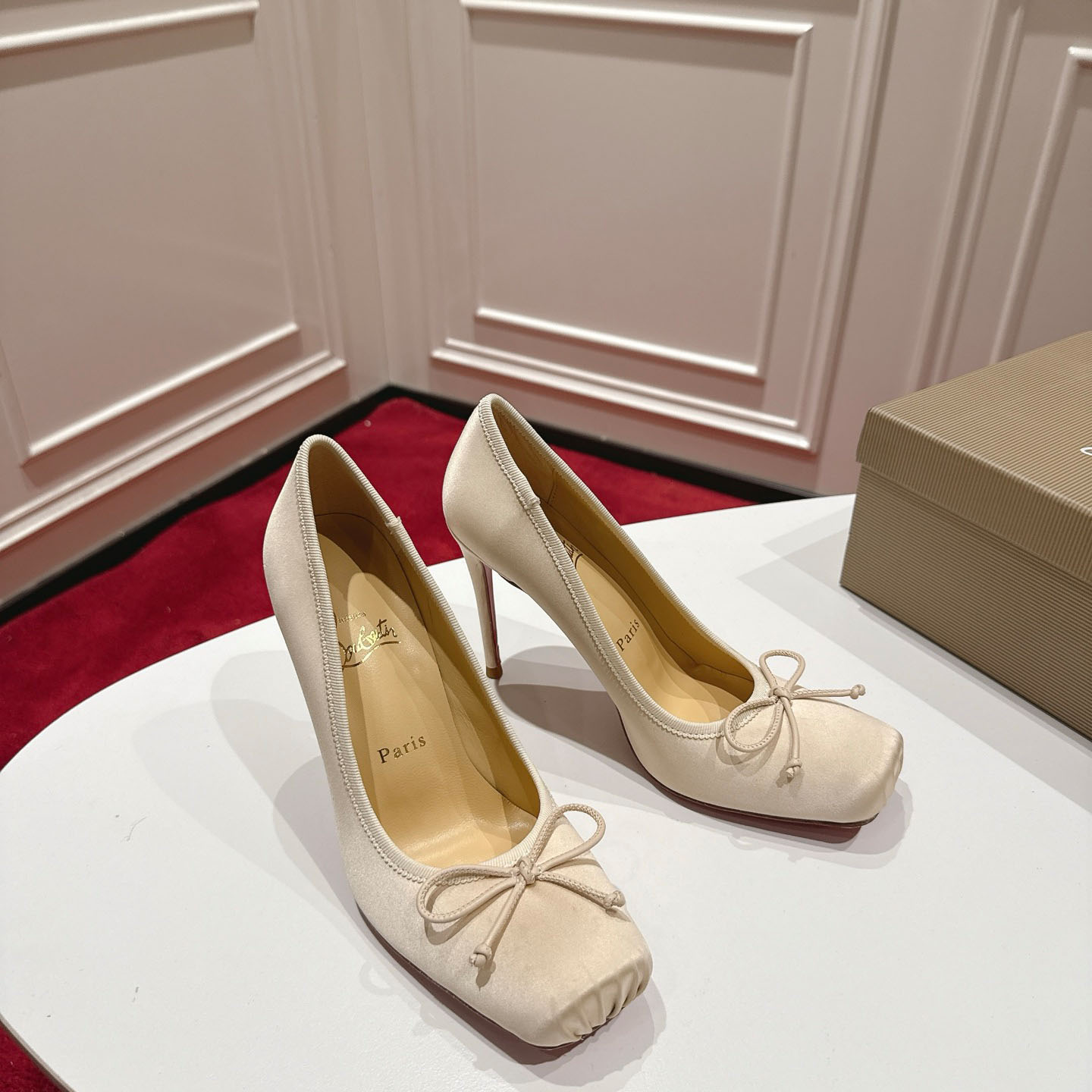 Christian Louboutin Cassia Nodo 100 mm Pumps  Crepe Satin - DesignerGu
