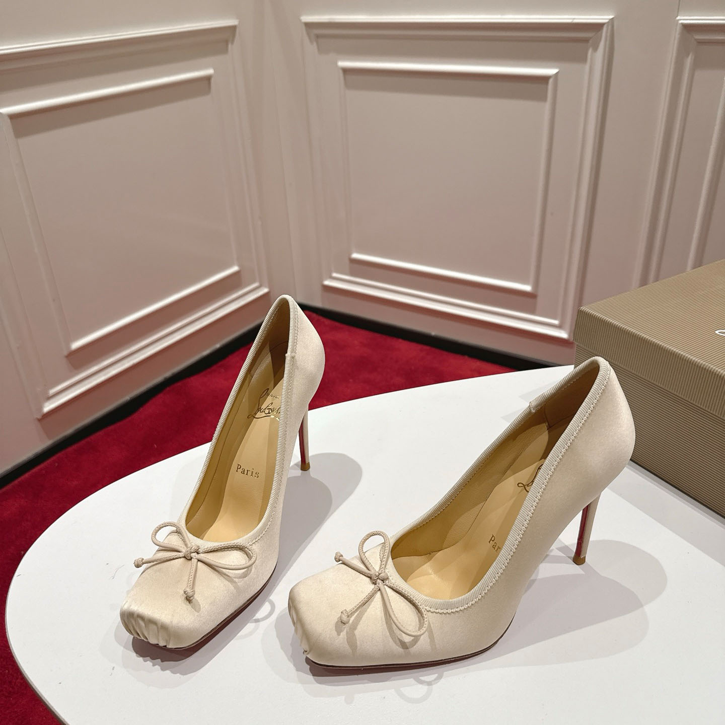 Christian Louboutin Cassia Nodo 100 mm Pumps  Crepe Satin - DesignerGu