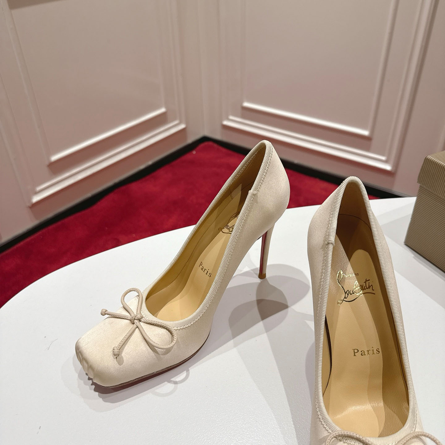 Christian Louboutin Cassia Nodo 100 mm Pumps  Crepe Satin - DesignerGu