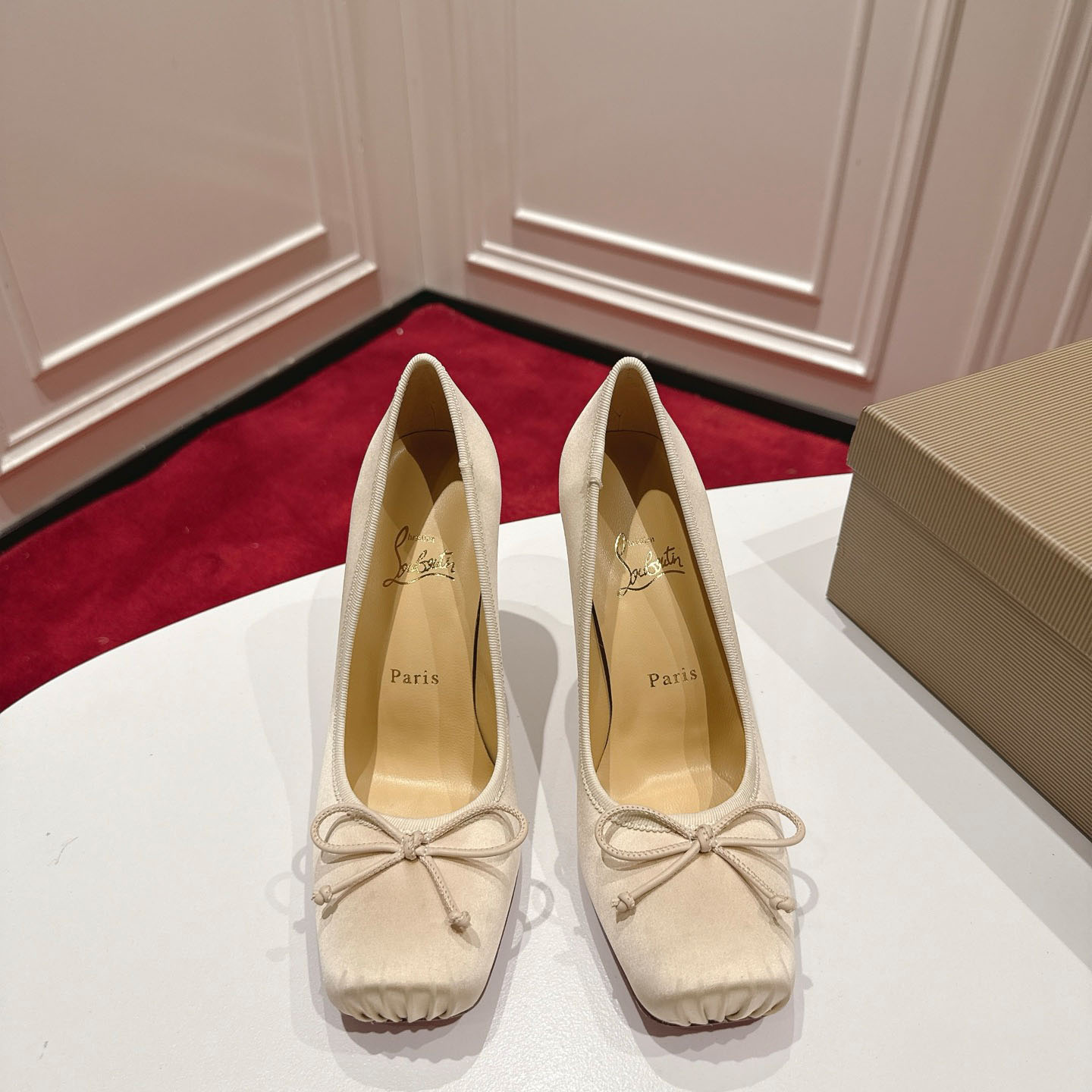 Christian Louboutin Cassia Nodo 100 mm Pumps  Crepe Satin - DesignerGu