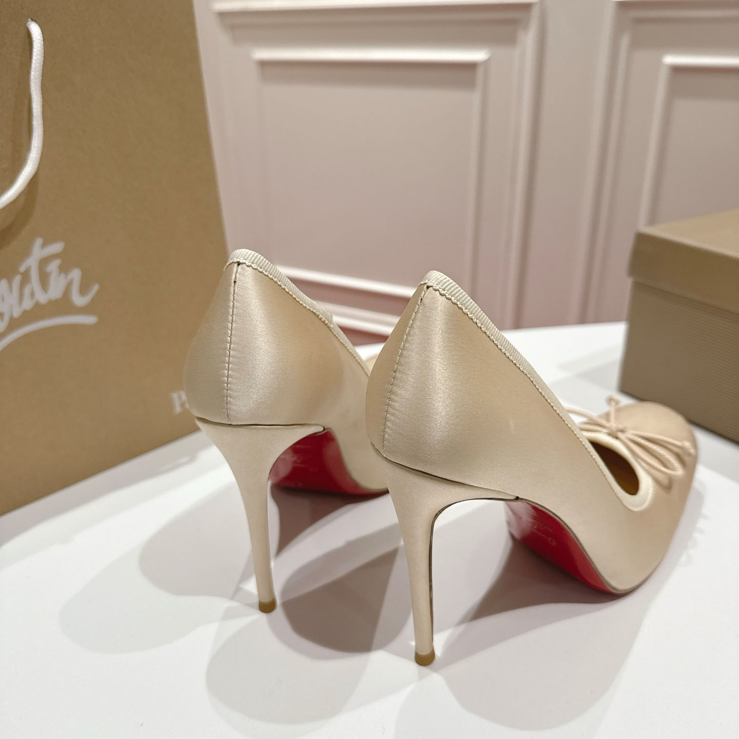 Christian Louboutin Cassia Nodo 100 mm Pumps  Crepe Satin - DesignerGu