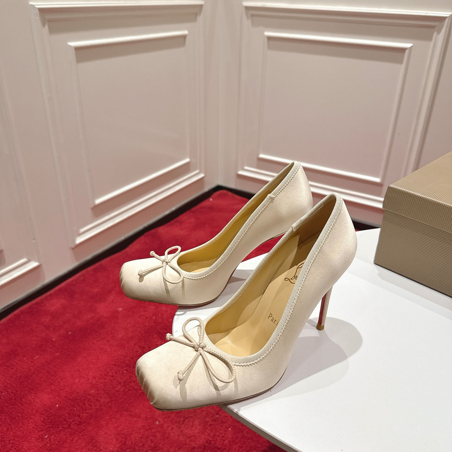 Christian Louboutin Cassia Nodo 100 mm Pumps  Crepe Satin - DesignerGu