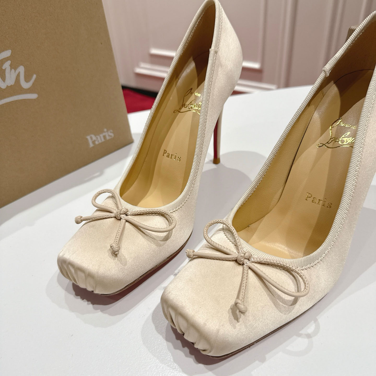 Christian Louboutin Cassia Nodo 100 mm Pumps  Crepe Satin - DesignerGu