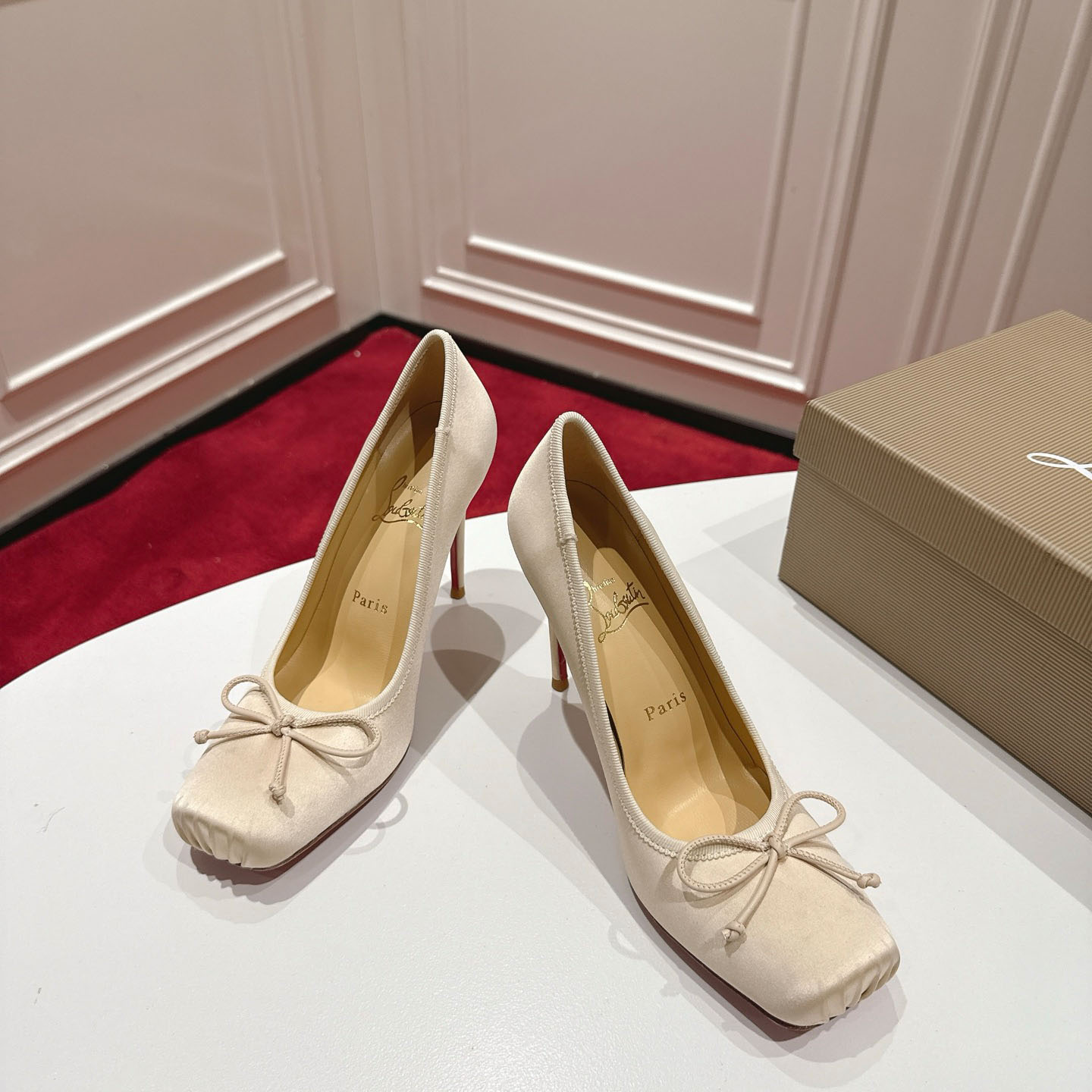 Christian Louboutin Cassia Nodo 100 mm Pumps  Crepe Satin - DesignerGu