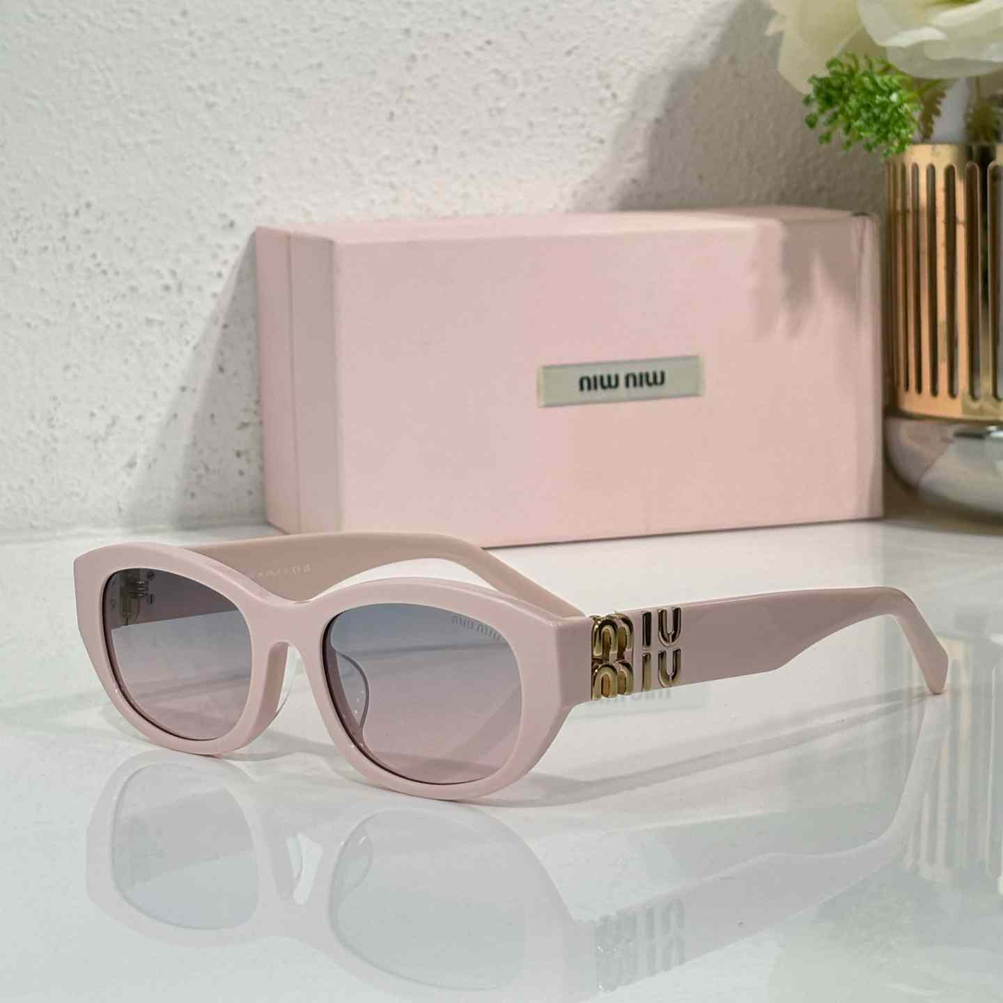 Miu Miu SUMA03 Sunglasses  - DesignerGu