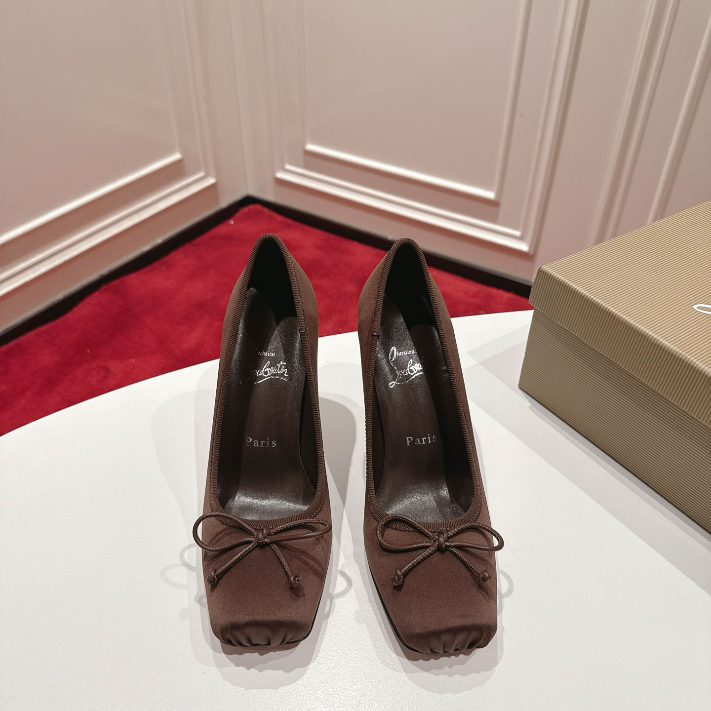 Christian Louboutin Cassia Nodo 100 mm Pumps  Crepe Satin - DesignerGu