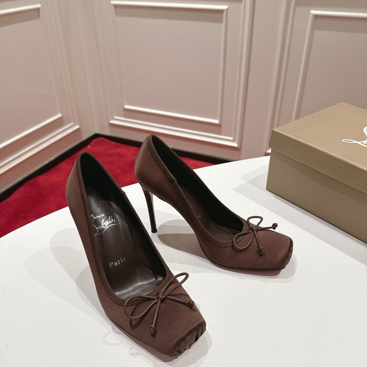 Christian Louboutin Cassia Nodo 100 mm Pumps  Crepe Satin - DesignerGu