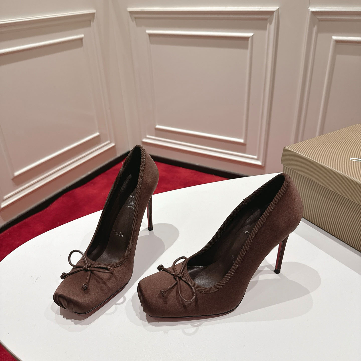 Christian Louboutin Cassia Nodo 100 mm Pumps  Crepe Satin - DesignerGu