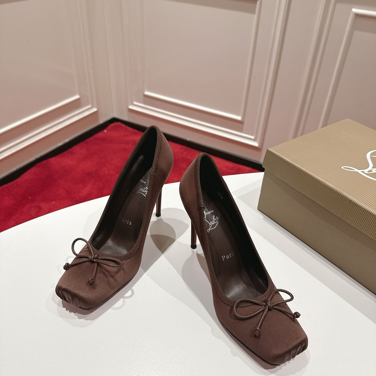 Christian Louboutin Cassia Nodo 100 mm Pumps  Crepe Satin - DesignerGu