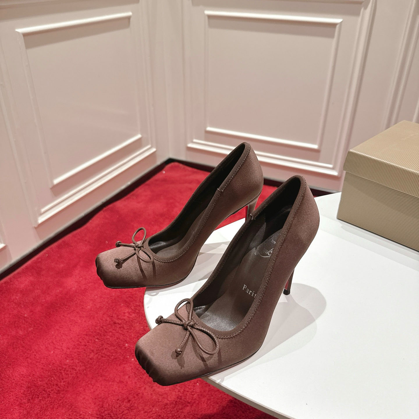 Christian Louboutin Cassia Nodo 100 mm Pumps  Crepe Satin - DesignerGu