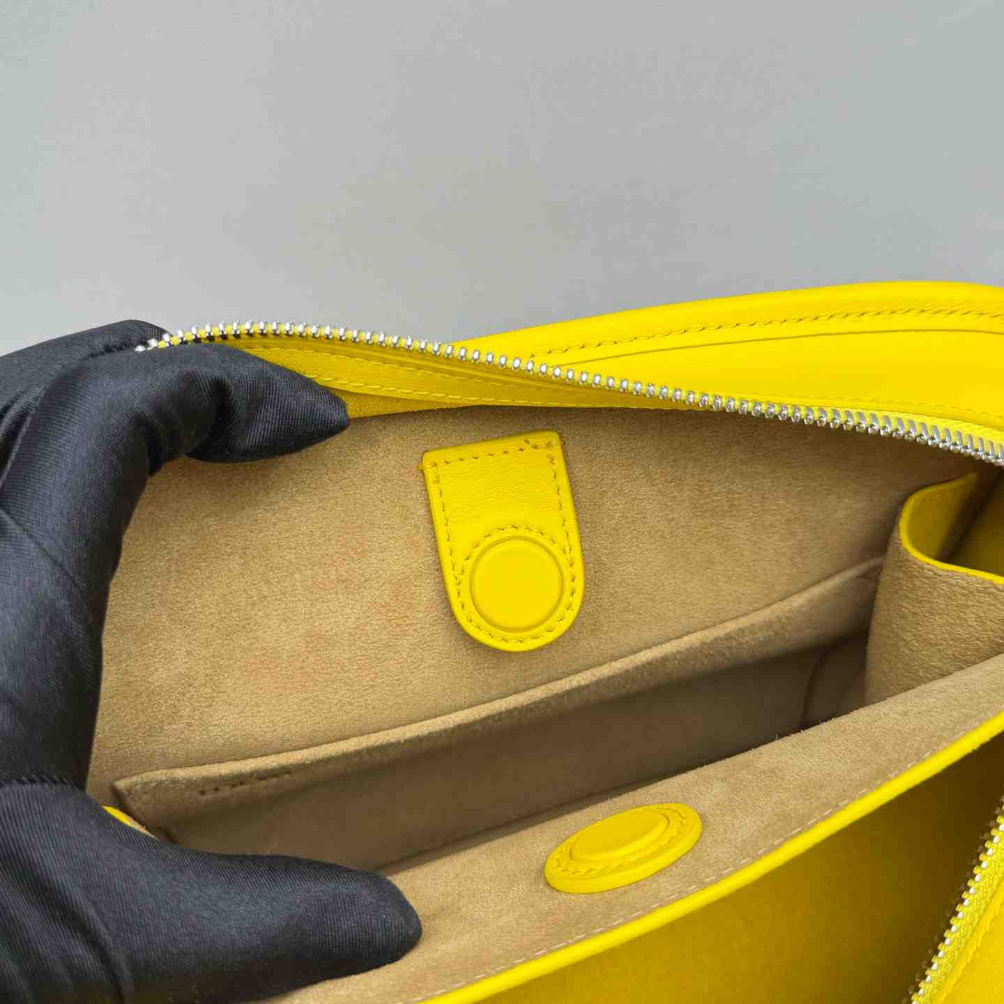 Loewe Small Amazona 180 Bag In Soft Calfskin - DesignerGu