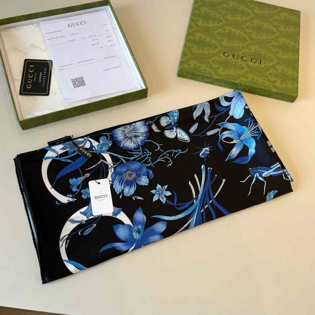 Gucci Floral Print Silk Carré Silk - DesignerGu