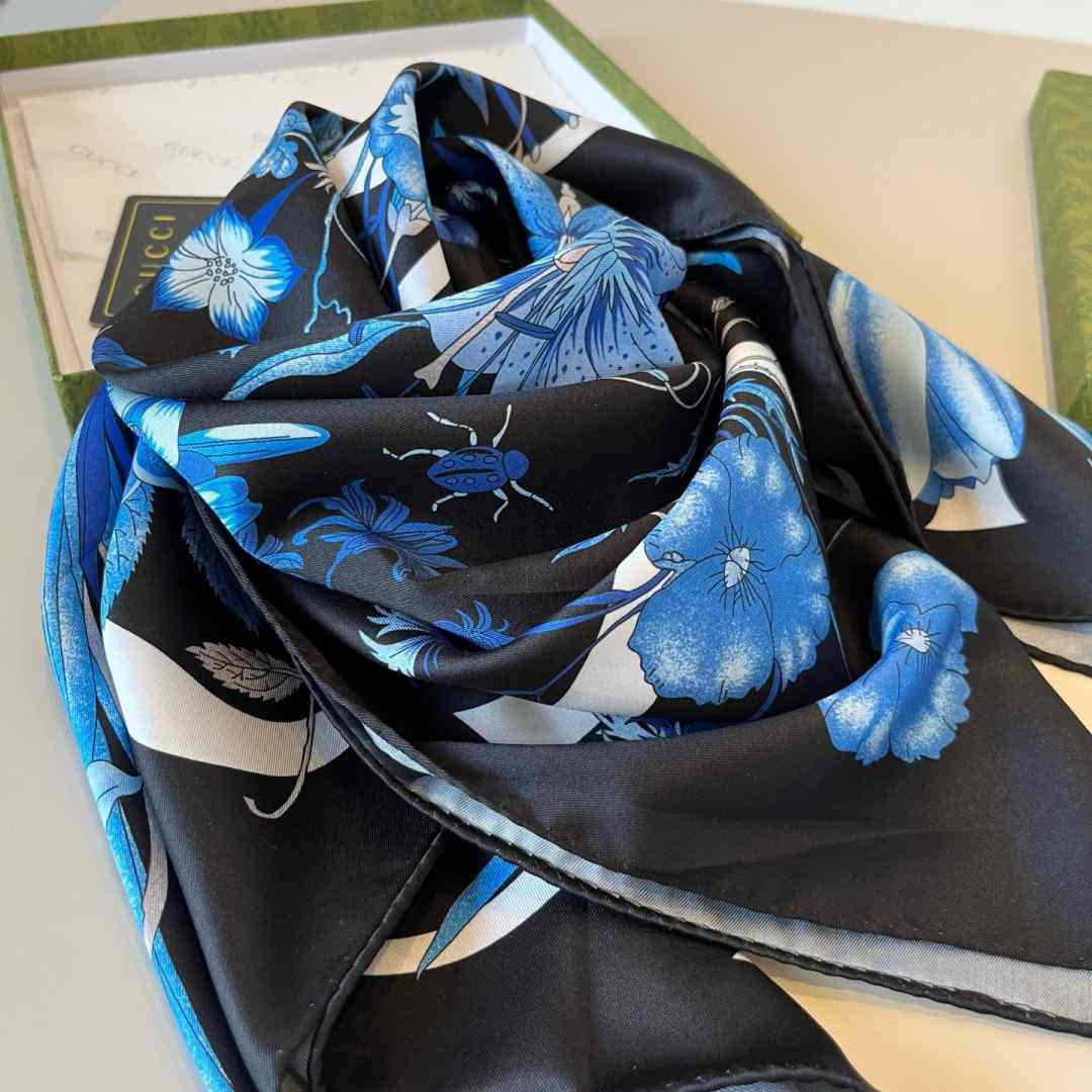 Gucci Floral Print Silk Carré Silk - DesignerGu