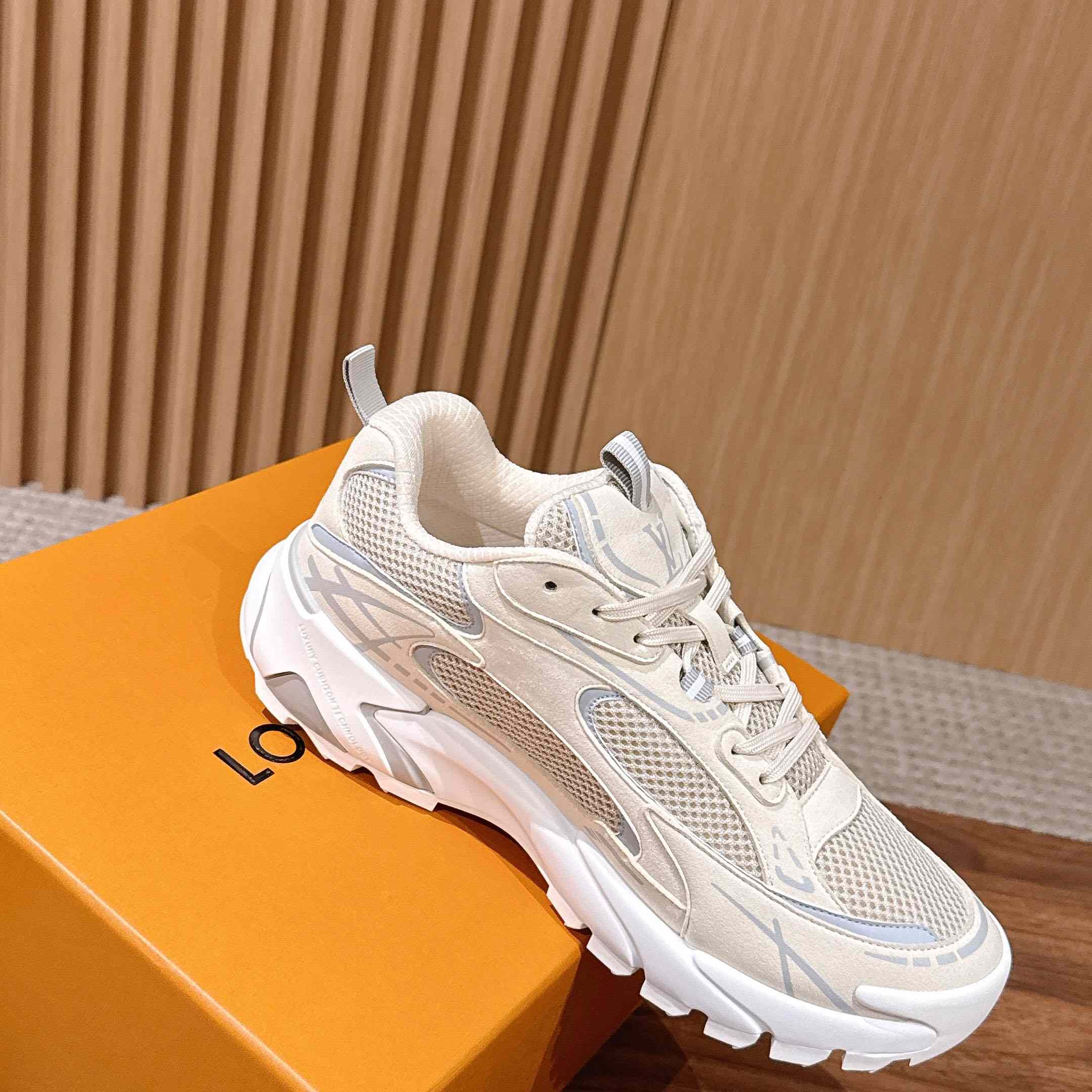 Louis Vuitton LV Tatic Runner Sneaker 1AKC33 - DesignerGu