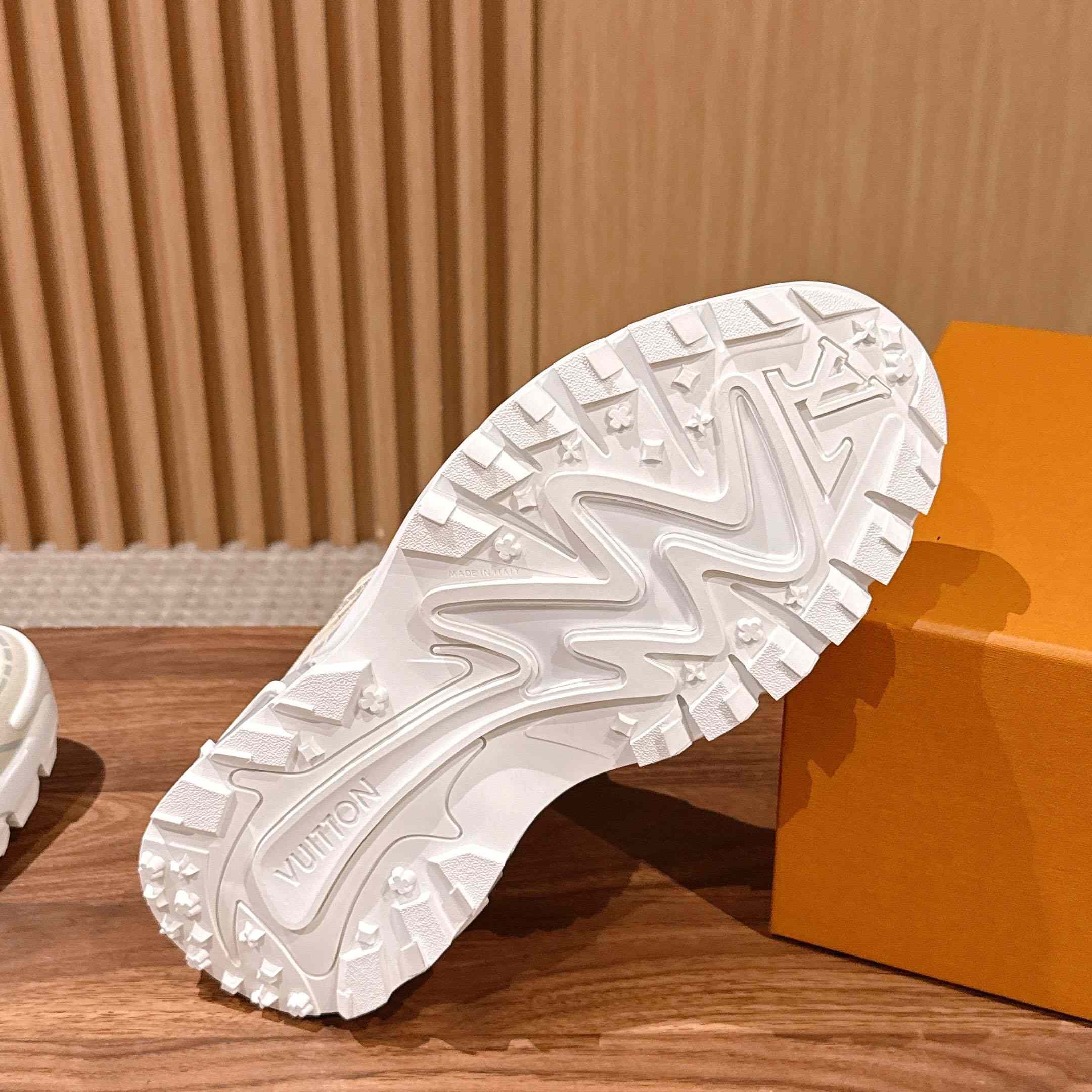 Louis Vuitton LV Tatic Runner Sneaker 1AKC33 - DesignerGu
