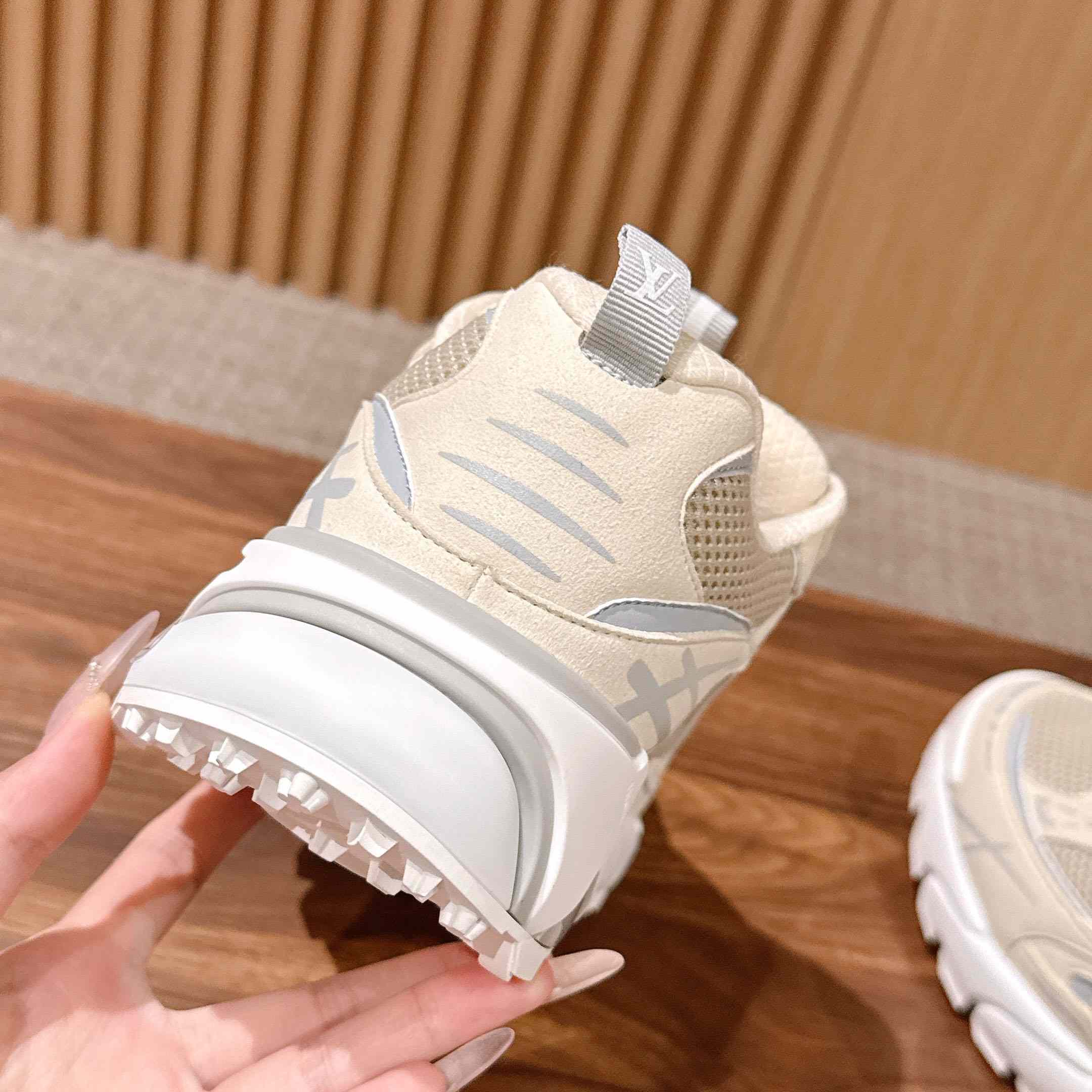 Louis Vuitton LV Tatic Runner Sneaker 1AKC33 - DesignerGu