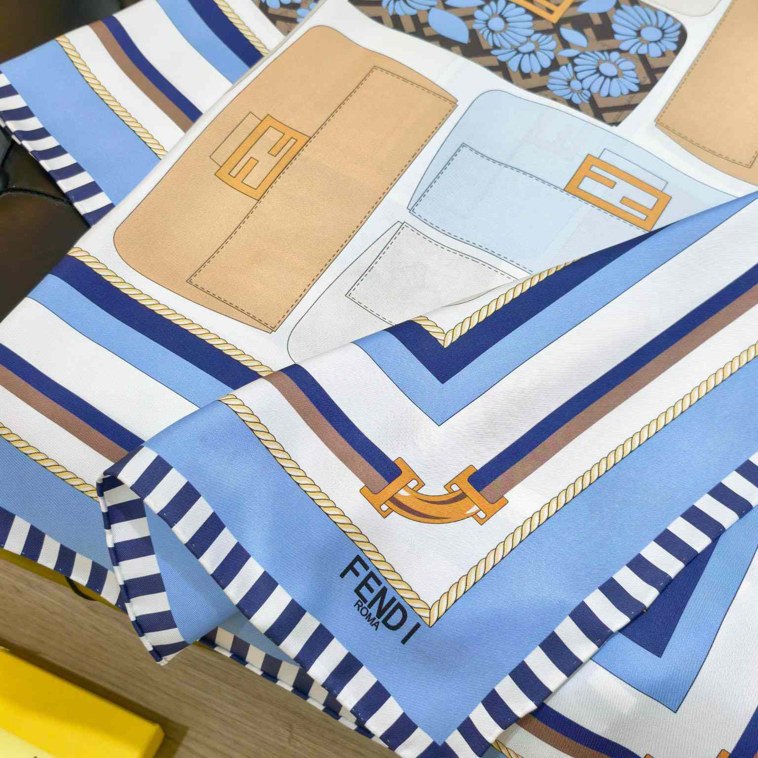 Fendi FF Foulard - DesignerGu