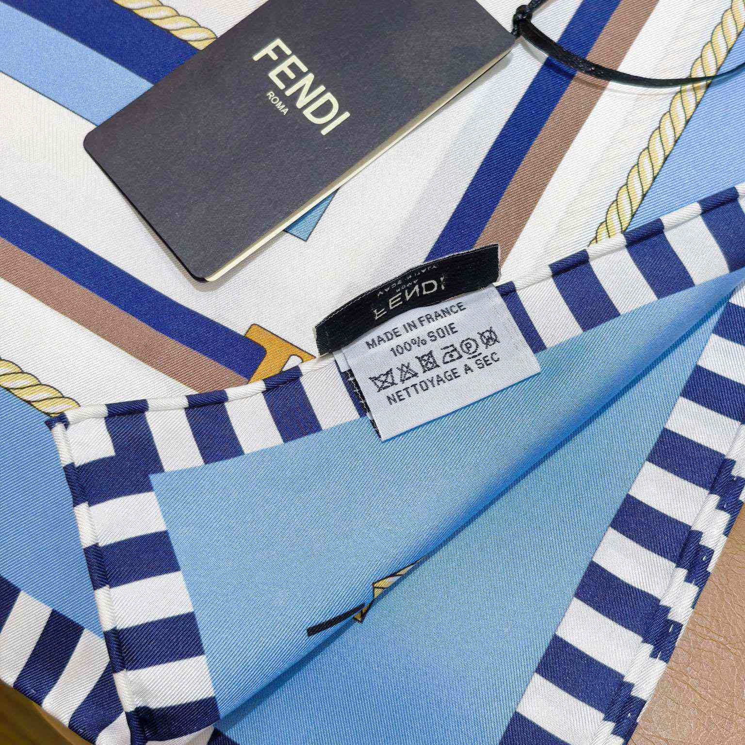 Fendi FF Foulard - DesignerGu