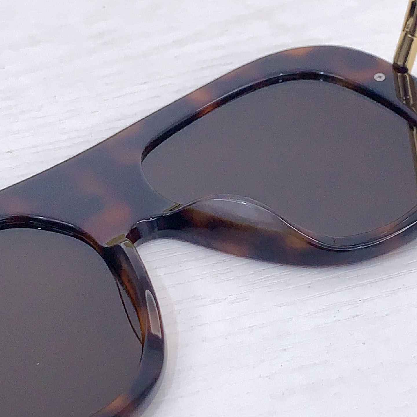 Loewe LW40186I Sunglasses  - DesignerGu