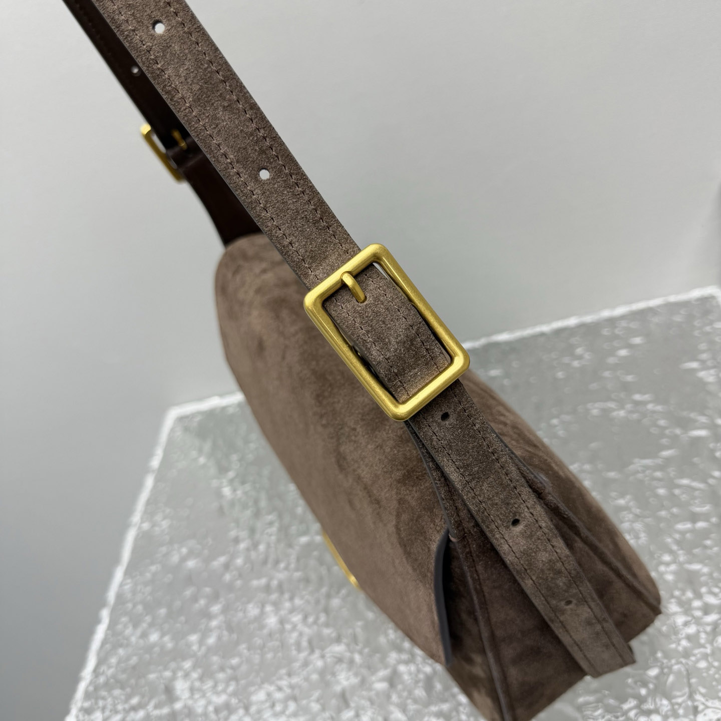 Balenciaga  Clicca Shoulder Bag - DesignerGu