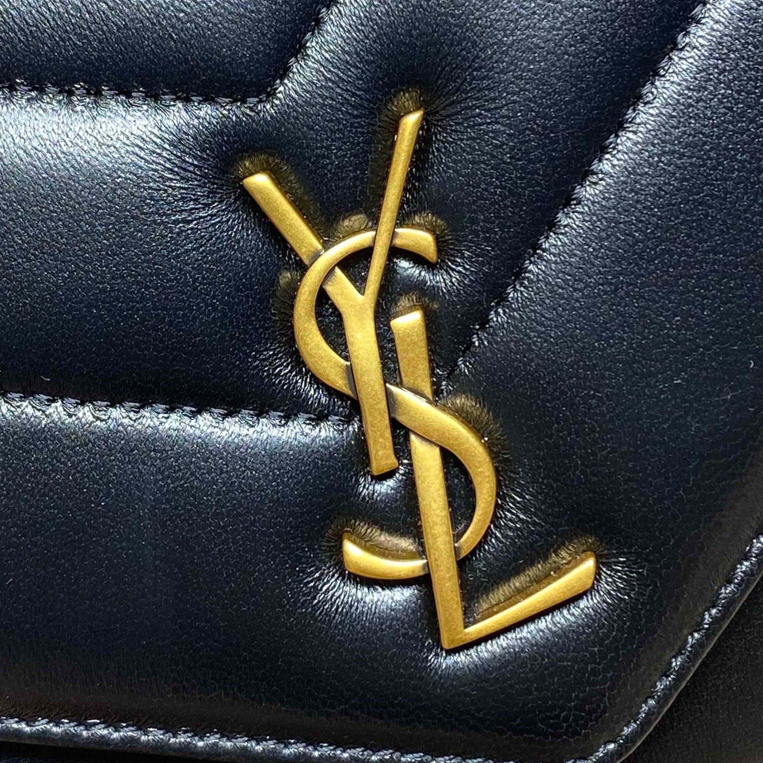 Saint Laurent LOULOU Toy Crossbody In MATELASSÉ Lambskin - DesignerGu