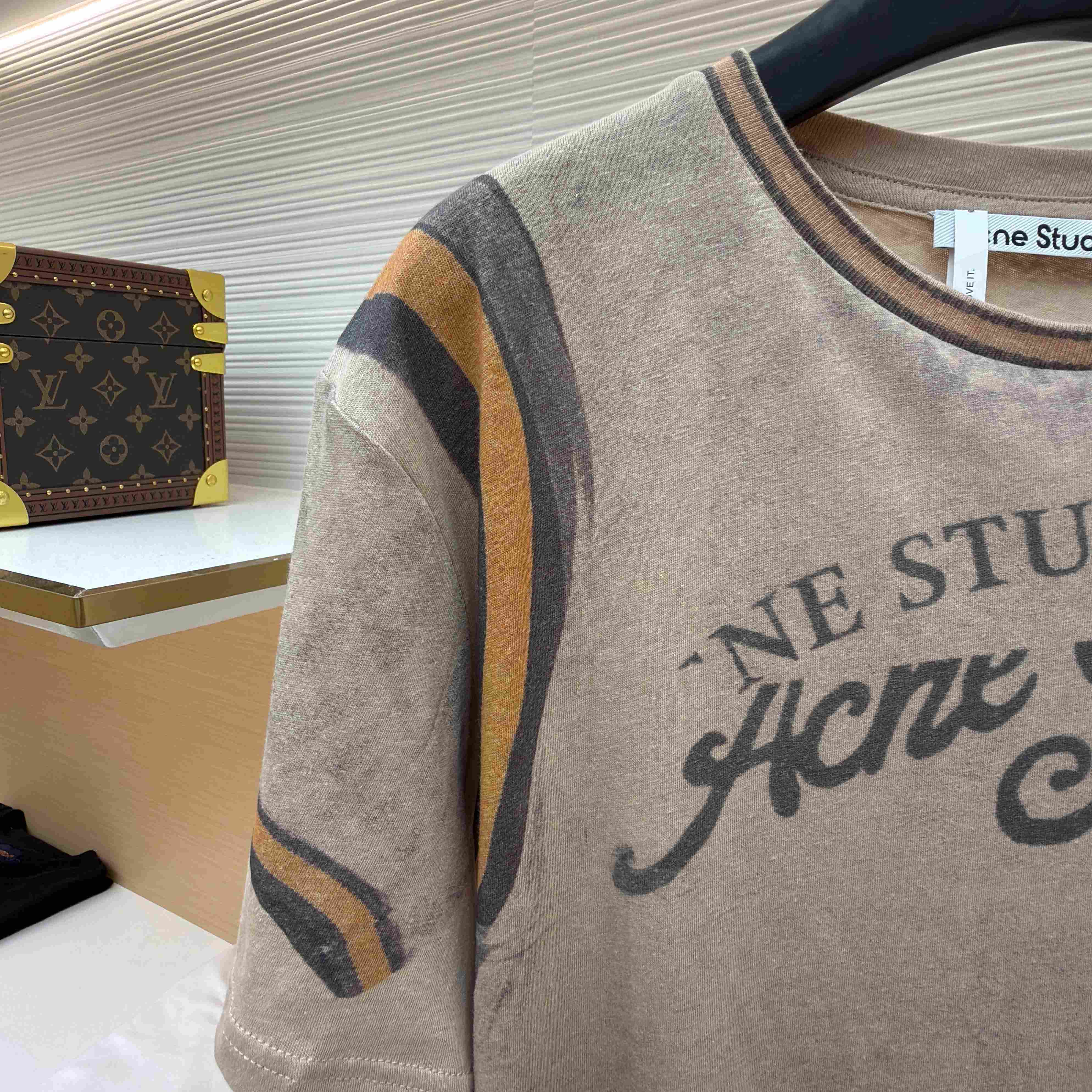 Acne Studios Graphic T-shirt - DesignerGu