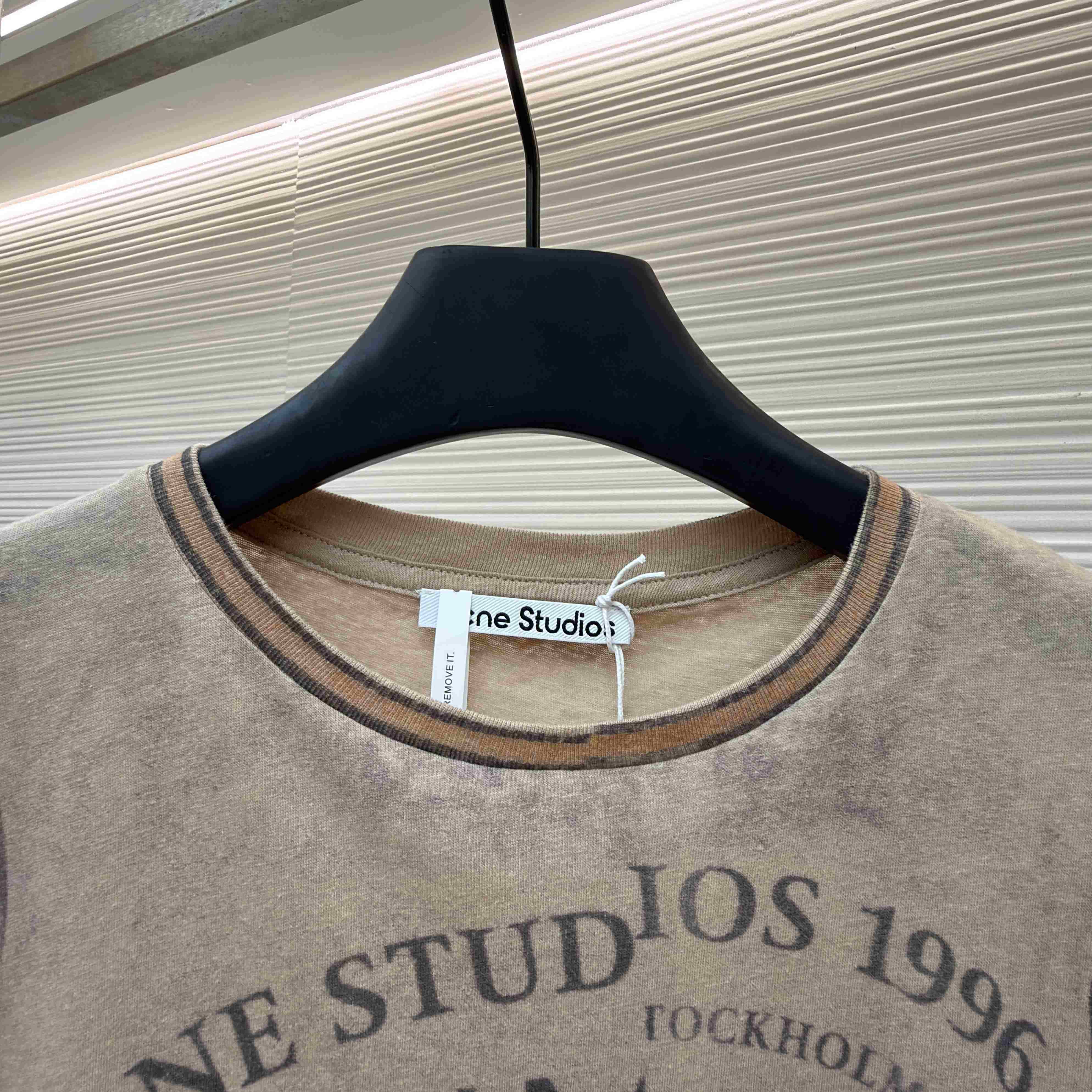 Acne Studios Graphic T-shirt - DesignerGu