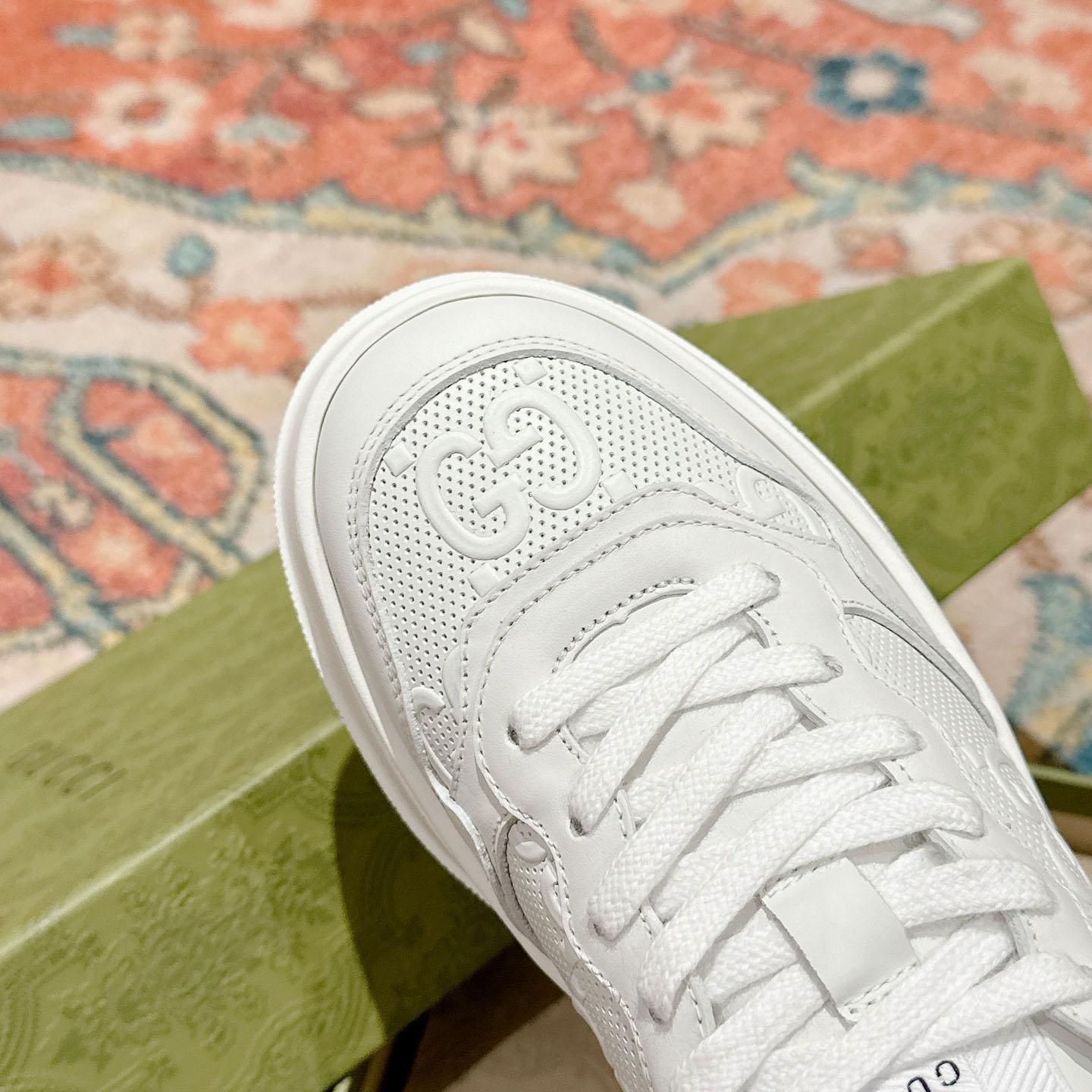 Gucci Wmns GG Embossed Sneaker 'White' - DesignerGu