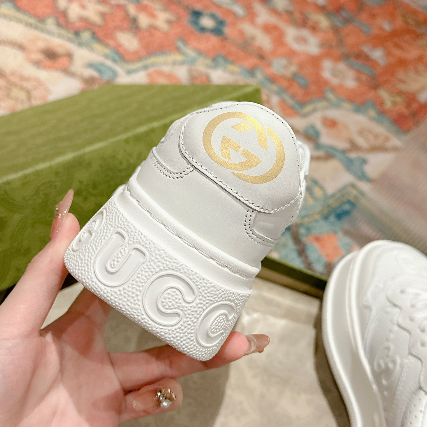 Gucci Wmns GG Embossed Sneaker 'White' - DesignerGu