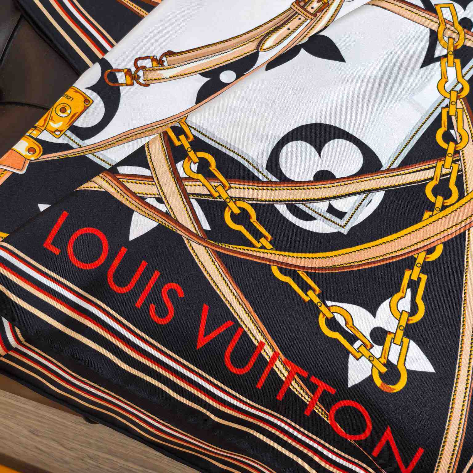 Louis Vuitton Ultimate Monogram Square 90 - DesignerGu