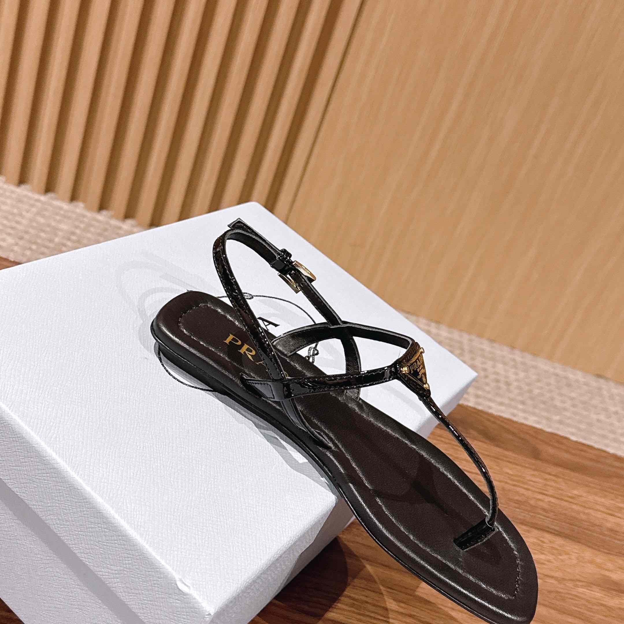 Prada Patent Leather Thong Sandals - DesignerGu