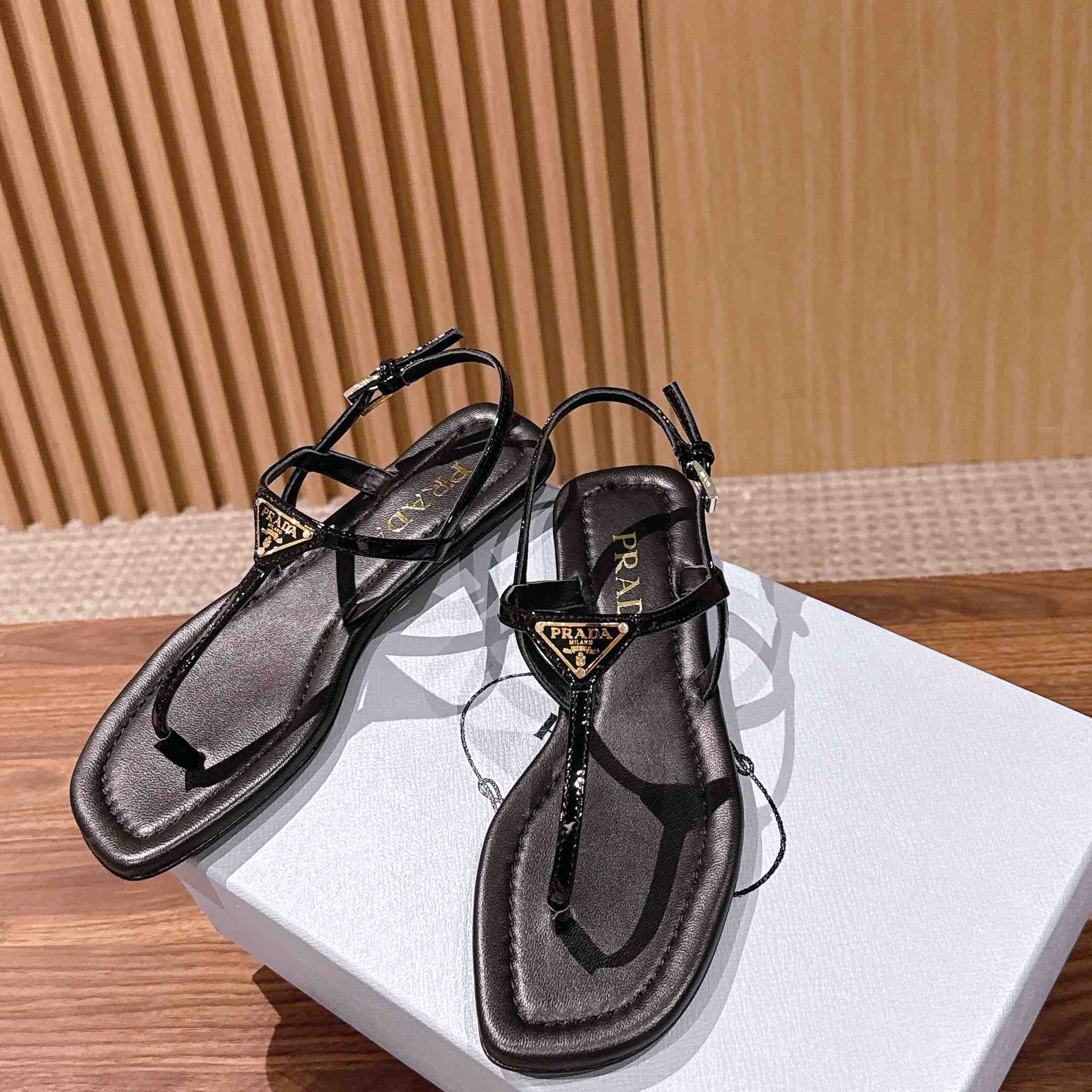 Prada Patent Leather Thong Sandals - DesignerGu