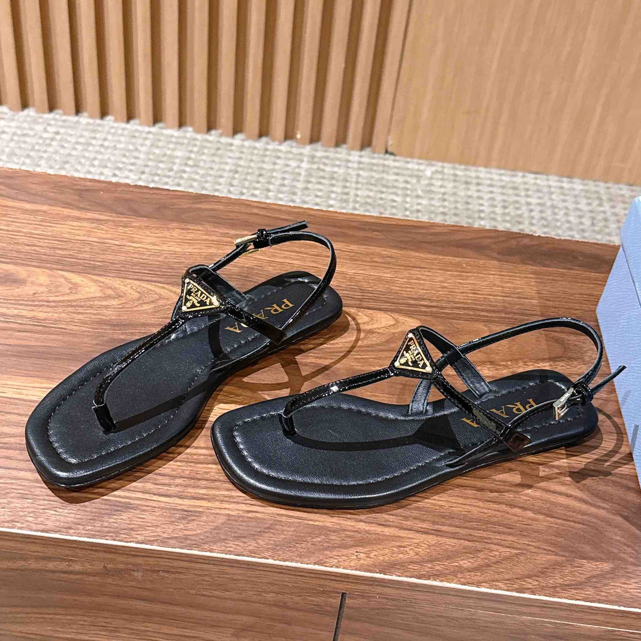 Prada Patent Leather Thong Sandals - DesignerGu