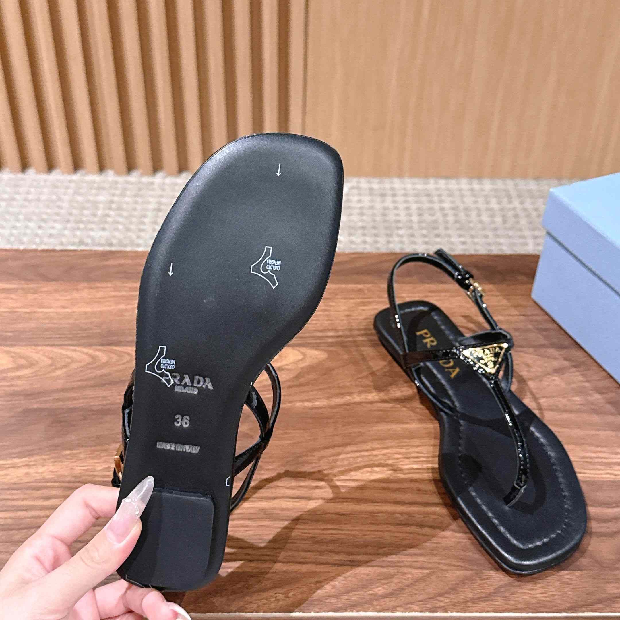 Prada Patent Leather Thong Sandals - DesignerGu