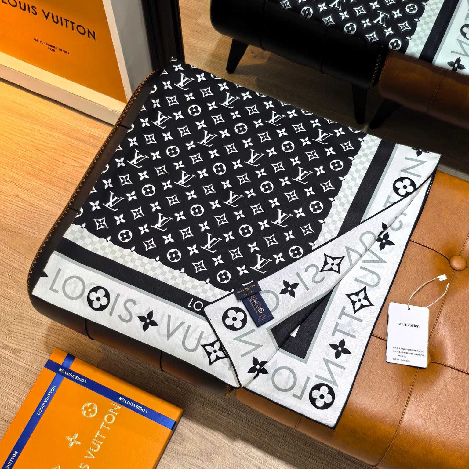 Louis Vuitton Monogram Infinity Square 90 M79893 - DesignerGu