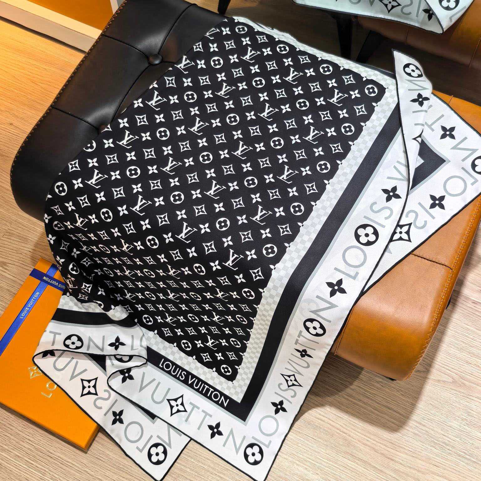 Louis Vuitton Monogram Infinity Square 90 M79893 - DesignerGu