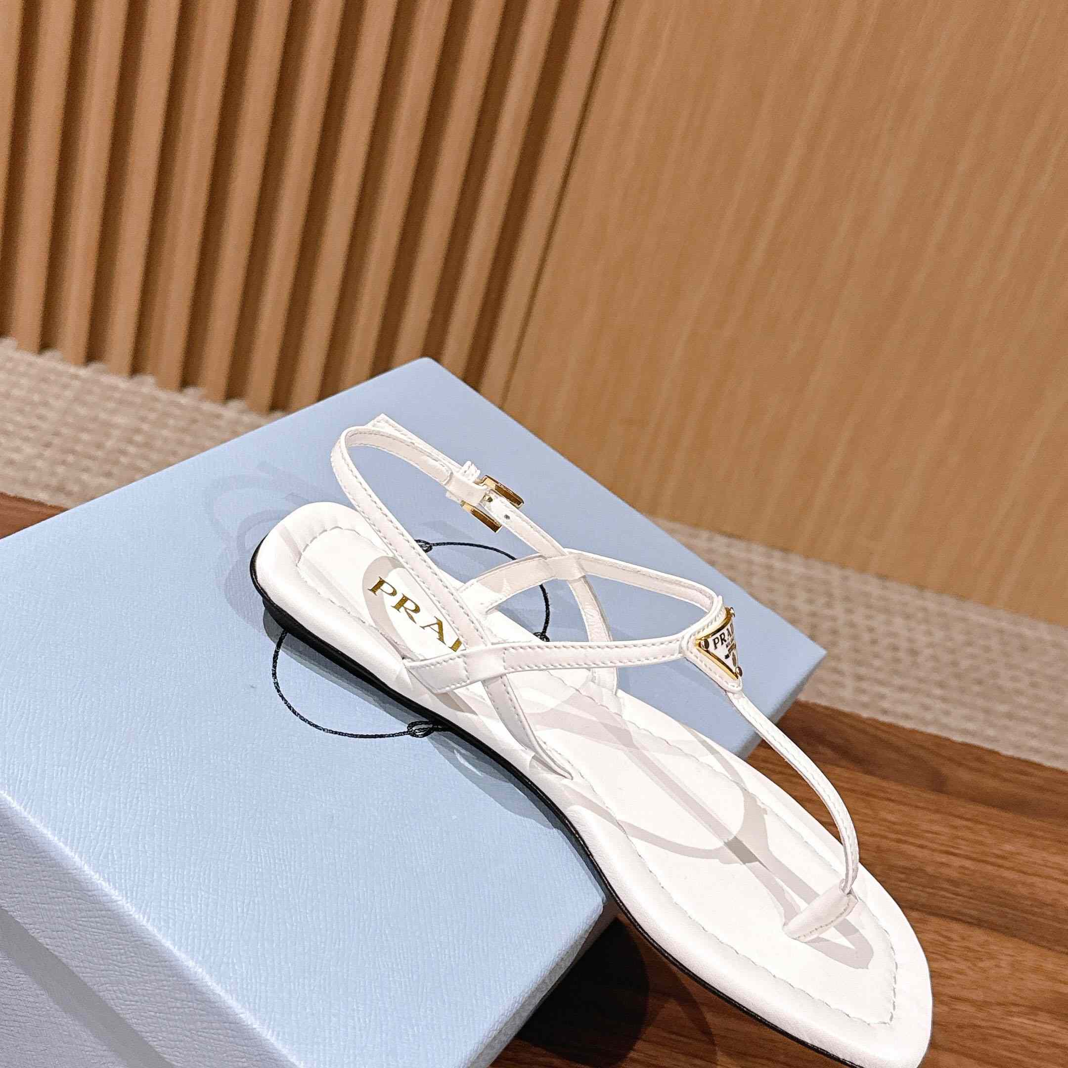 Prada Patent Leather Thong Sandals - DesignerGu