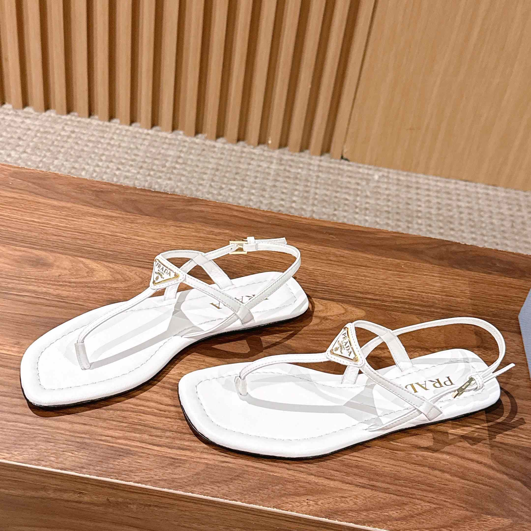 Prada Patent Leather Thong Sandals - DesignerGu