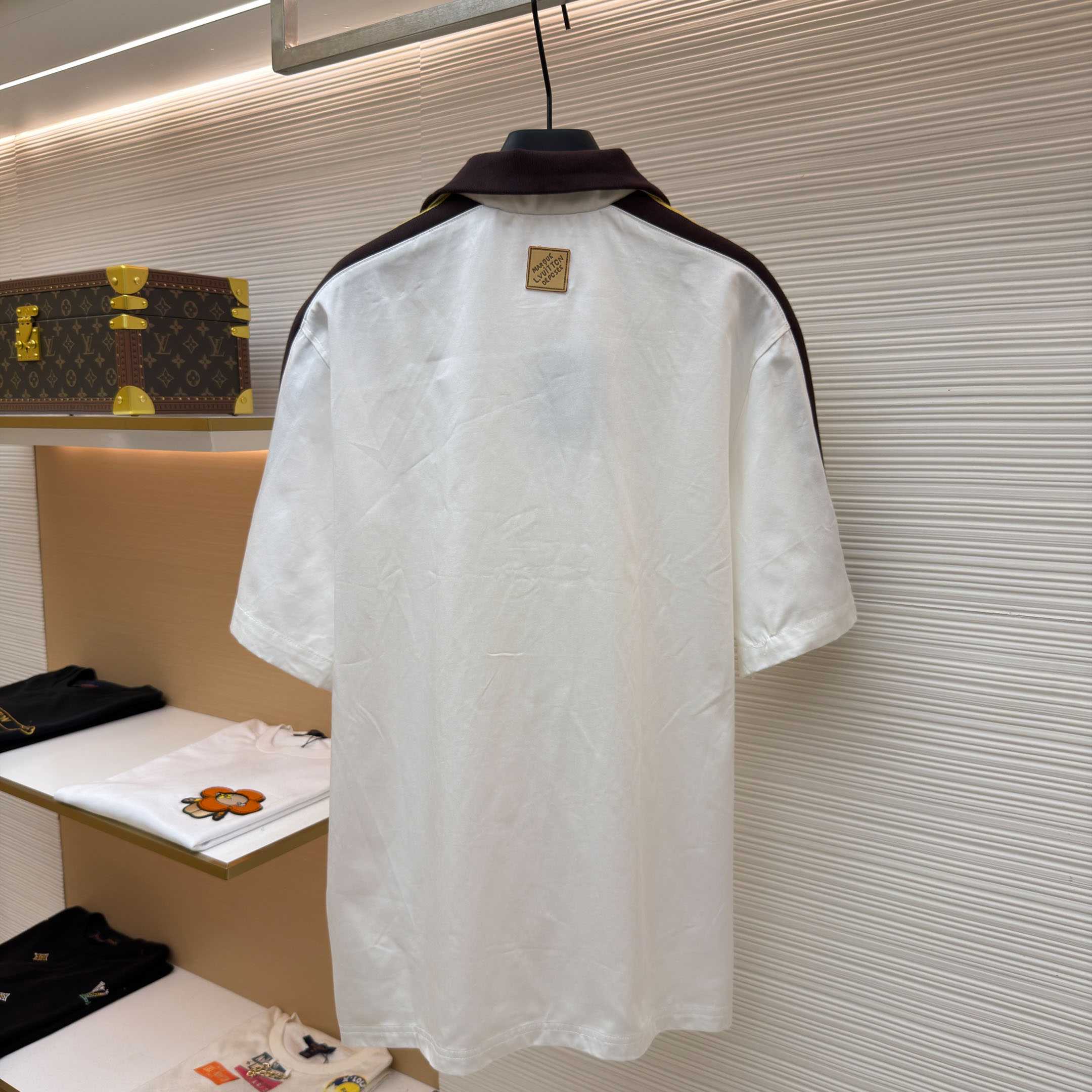Louis Vuitton Bicolor Warm Up Short-Sleeved Shirt 1AJRET - DesignerGu