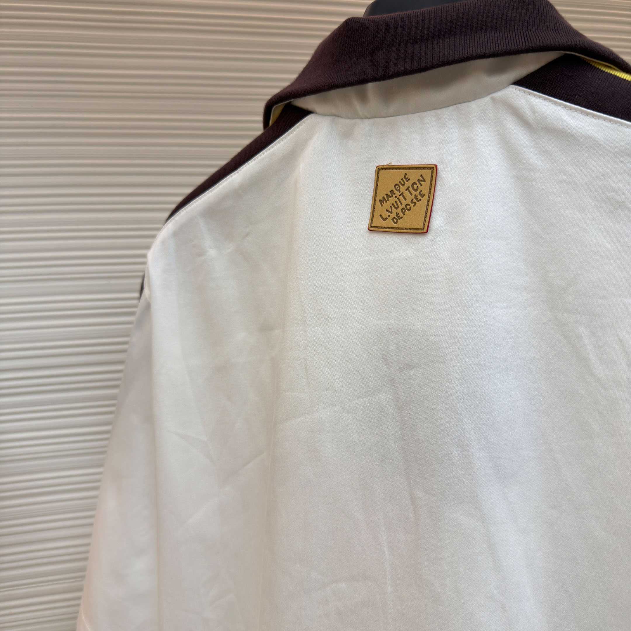 Louis Vuitton Bicolor Warm Up Short-Sleeved Shirt 1AJRET - DesignerGu