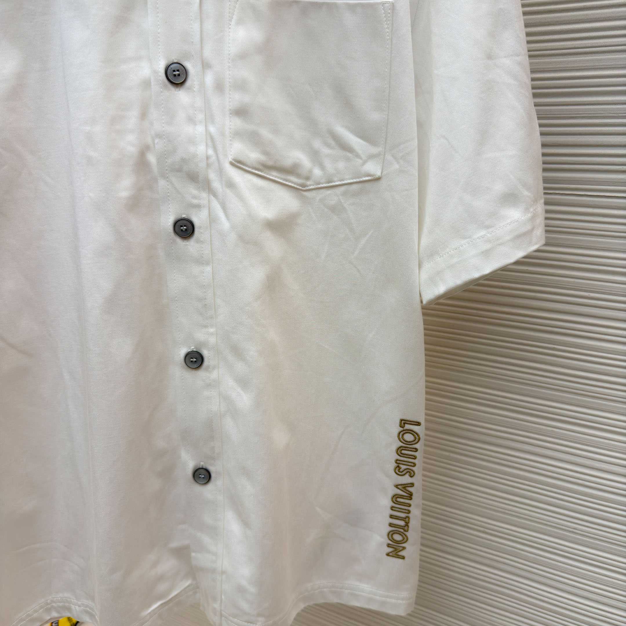 Louis Vuitton Bicolor Warm Up Short-Sleeved Shirt 1AJRET - DesignerGu