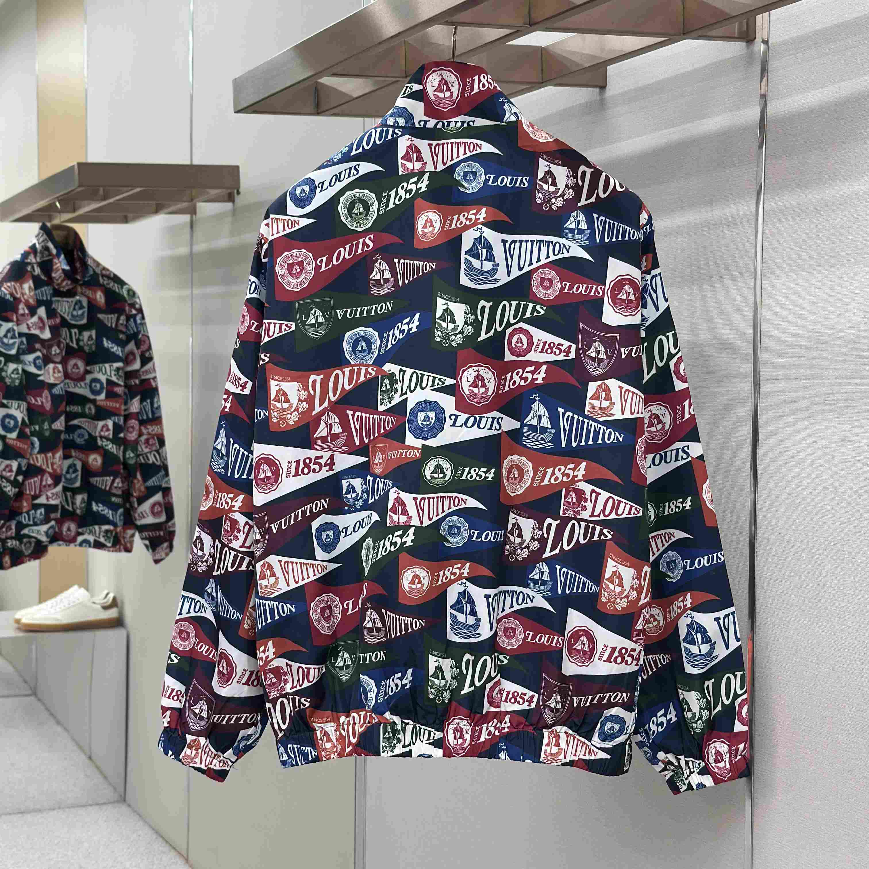 Louis Vuitton Graphic Windbreaker 1AIJRA - DesignerGu