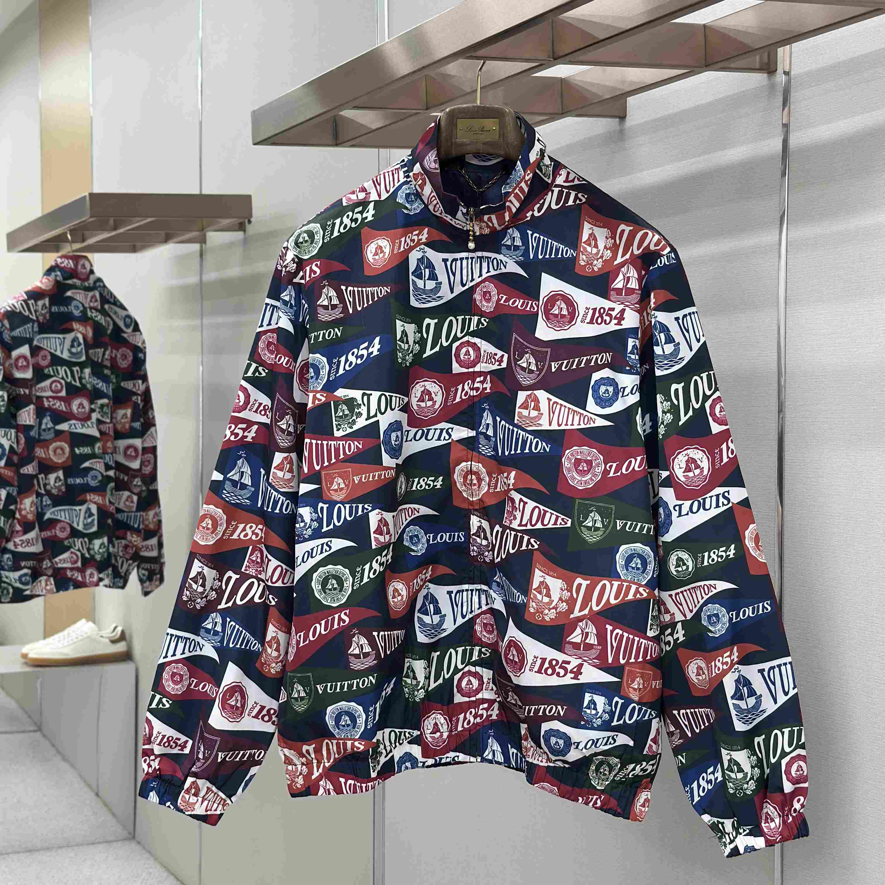 Louis Vuitton Graphic Windbreaker 1AIJRA - DesignerGu