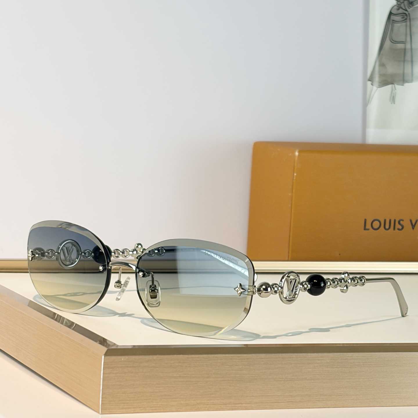 Louis Vuitton Z3166U Sunglasses    - DesignerGu