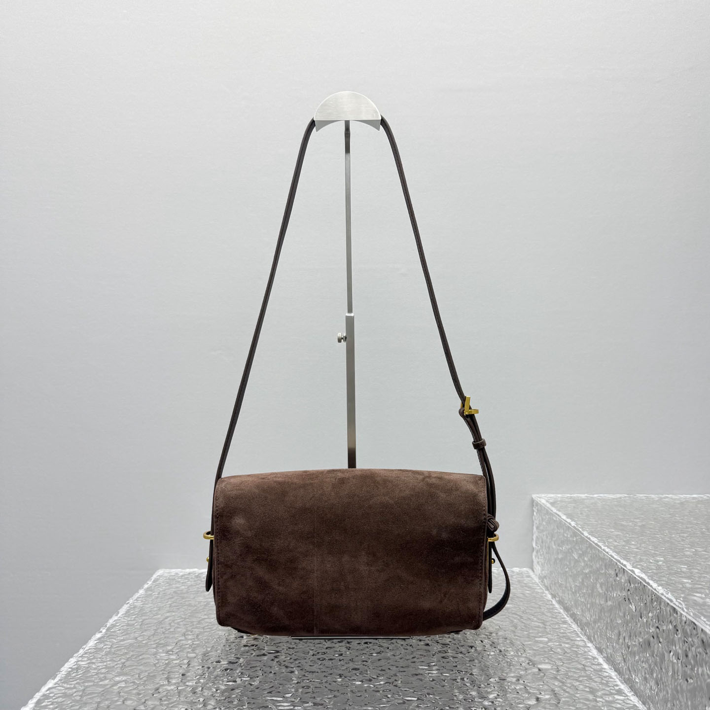 Balenciaga  Le 7 Shoulder Bag Medium In Moka - DesignerGu