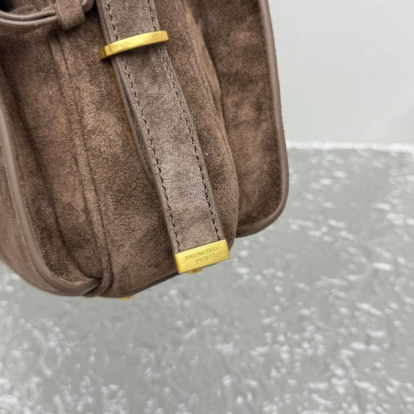 Balenciaga  Le 7 Shoulder Bag Medium In Moka - DesignerGu