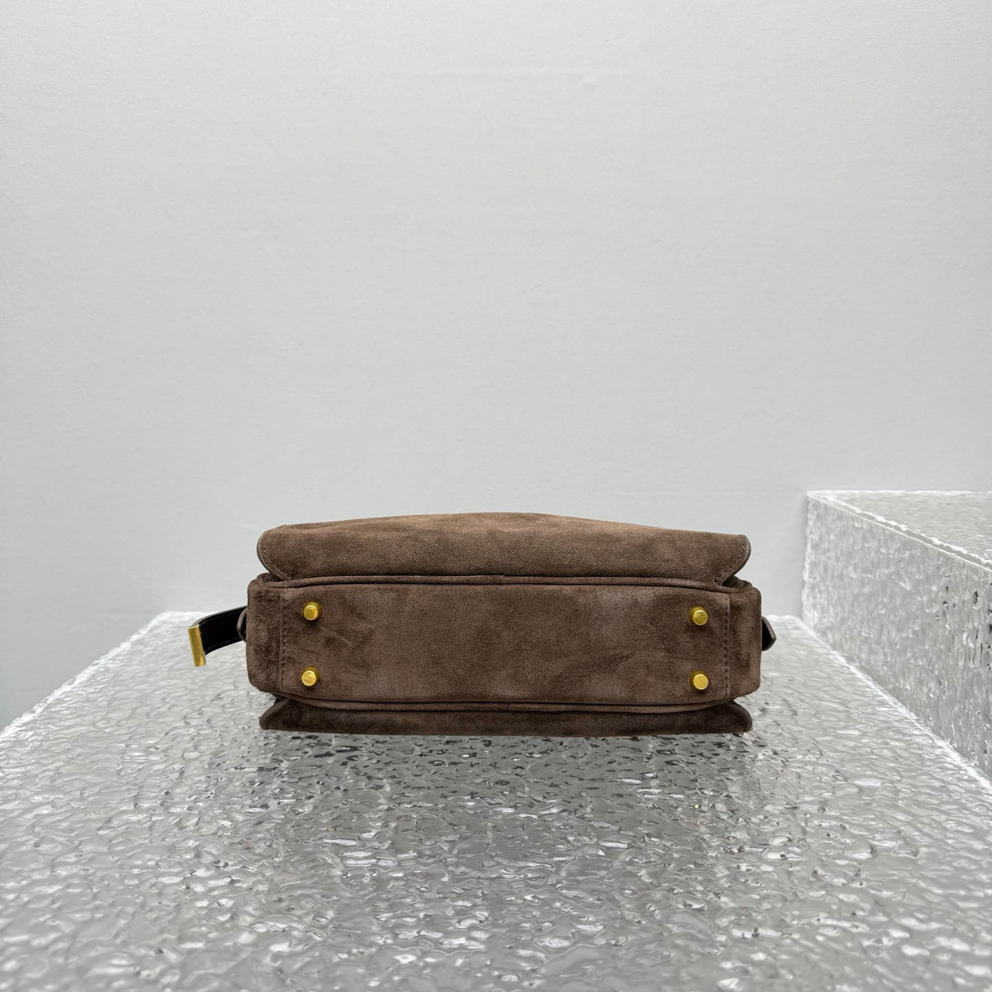 Balenciaga  Le 7 Shoulder Bag Medium In Moka - DesignerGu